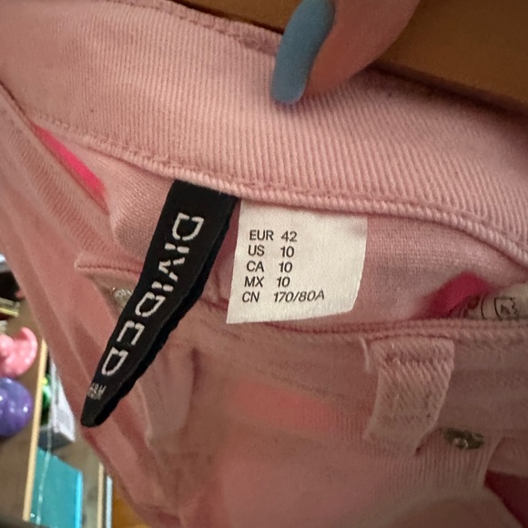 Pink boyfriend style Jean - Picture 2 of 3